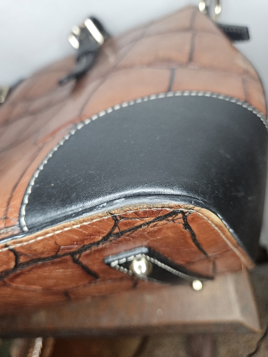 Vintage 90s Dooney And Bourke Croc Embossed Tan And Black Satchel GUC - Picture 10 of 15